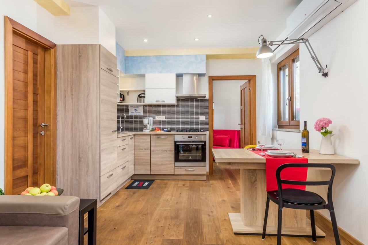 Apartments Linda Sestrunj エクステリア 写真