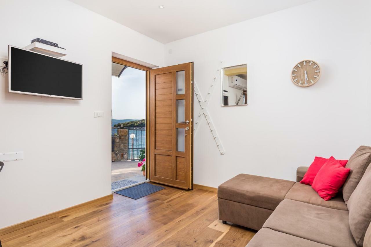 Apartments Linda Sestrunj エクステリア 写真