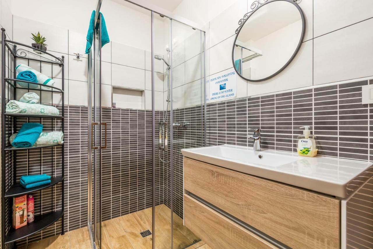 Apartments Linda Sestrunj エクステリア 写真