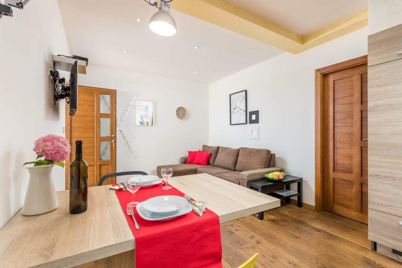 Apartments Linda Sestrunj エクステリア 写真